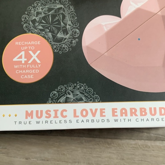 F.A.O Schwarz Music Love Earbuds. - Picture 6 of 9